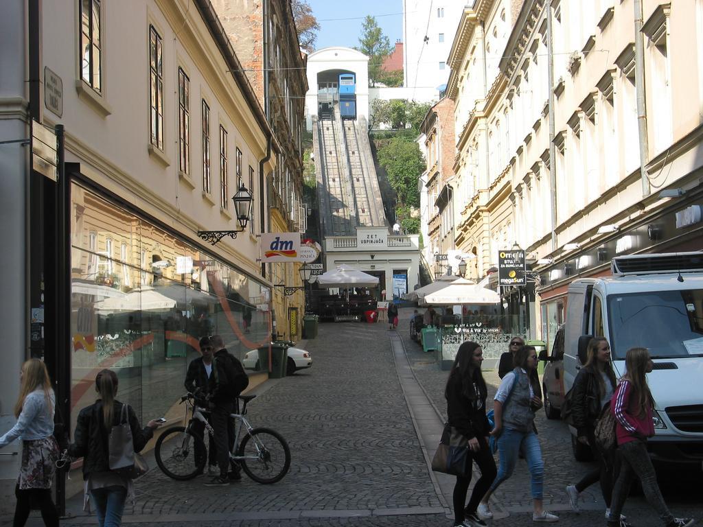 Apartment Fleger Zagreb Rum bild